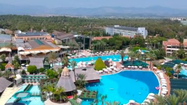Side, Türkiye - 9 Haziran 2018: Tropikal resort Side, Türkiye dünyada Pegasos hava görünümünü. Pegasos World Hotel 4 yıldızlı tesistir 9