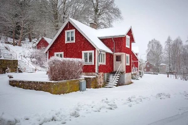 Paisaje Invierno Con Casa Madera Roja Suecia — Foto de Stock