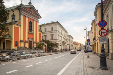Warsaw, Polonya - 5 Eylül 2018: Gün batımında, Polonya Varşova şehir eski şehirde mimarisi. Başkenti ve en büyük şehri Polonya'nın Varşova olduğunu.