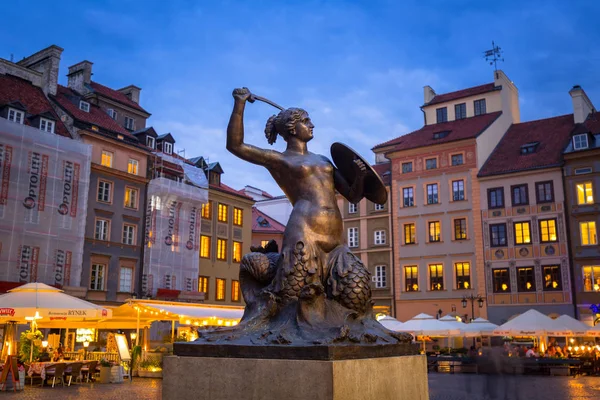 波兰华沙 2018年9月5日 波兰华沙老城的美人鱼雕像 美人鱼是波兰首都华沙的象征 — 图库照片
