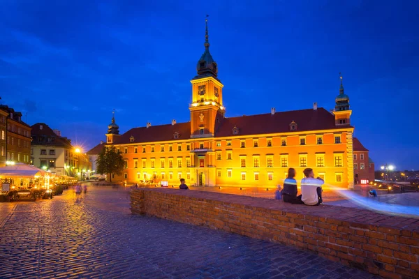 在华沙城市的皇家城堡在晚上 — 图库照片