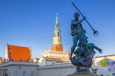 Poznan, Polonya - 8 Eylül 2018: Neptün Çeşmesi Poznan, Polonya için ana meydanında. Poznan bir şehirdir Warta Nehri Batı merkezi Polonya