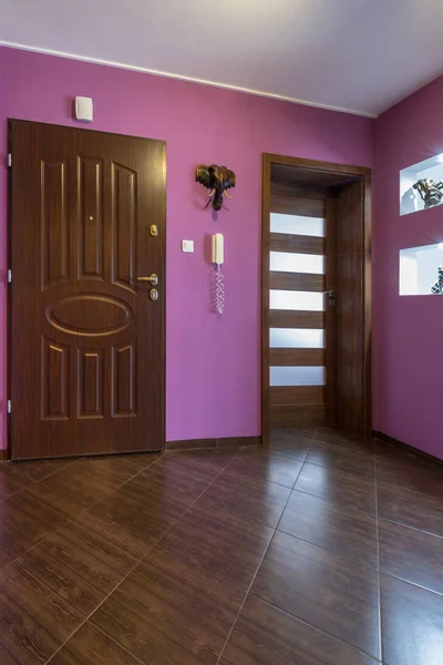 Purpurfarbener Saalinnenraum Der Wohnung — Stockfoto