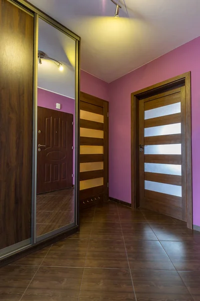 Interior Corredor Roxo Apartamento — Fotografia de Stock