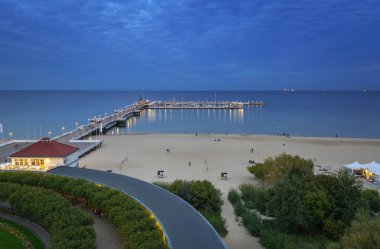 Alacakaranlıkta, Polonya Baltık Denizi pier (Molo) Sopot