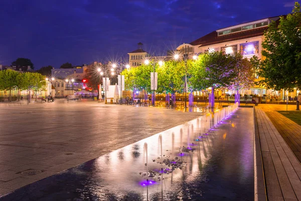 索波特 2018年9月30日 索波特的主要广场建筑 在晚上 索波特是主要的健康和旅游度假胜地 在欧洲拥有最长的木质码头 — 图库照片