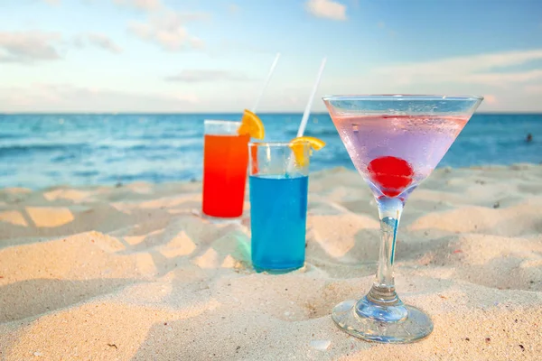Bevande Tropicali Sulla Spiaggia Caraibica Del Messico — Foto Stock