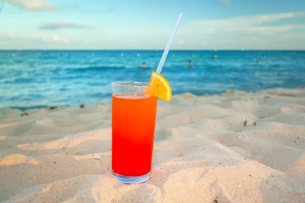 Τροπικά Ποτά Στο Καραϊβική Παραλία Του Μεξικού — Φωτογραφία Αρχείου