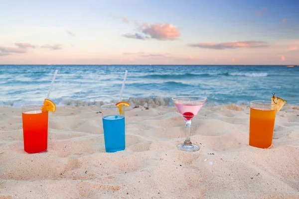 Tropische Drankjes Aan Caribische Strand Van Mexico — Stockfoto
