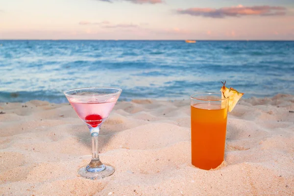 Tropische Drankjes Aan Caribische Strand Van Mexico — Stockfoto