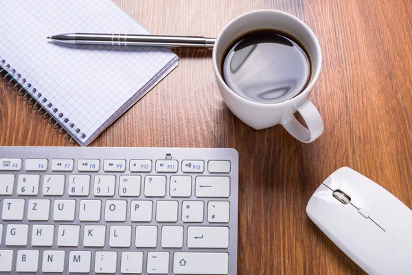 Escritório Moderno Local Trabalho Com Uma Xícara Café — Fotografia de Stock