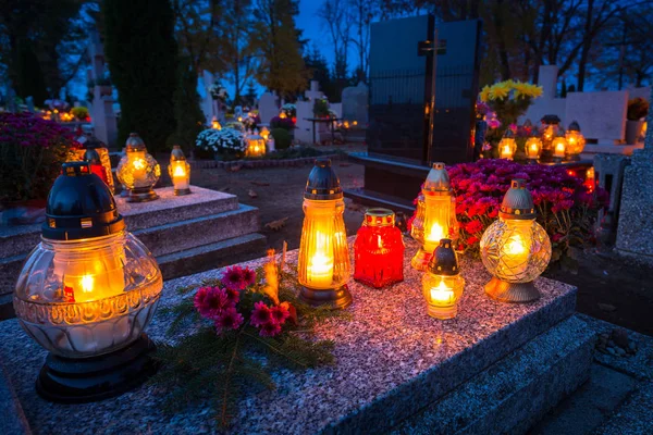 성인의 폴란드에 묘지에 다채로운 — 스톡 사진