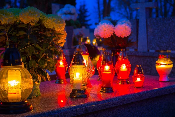 Färgglada Ljus Kyrkogården Alla Helgons Dag Polen — Stockfoto