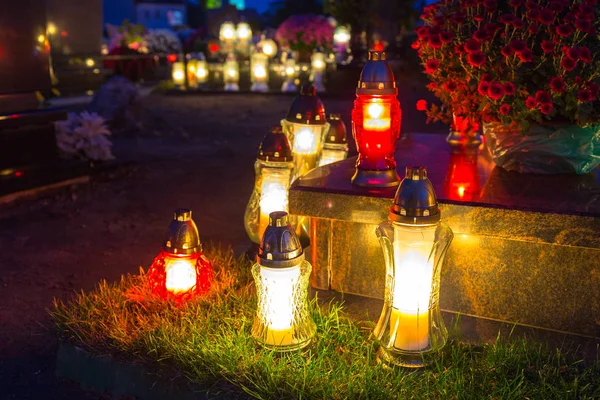 Färgglada Ljus Kyrkogården Alla Helgons Dag Polen — Stockfoto