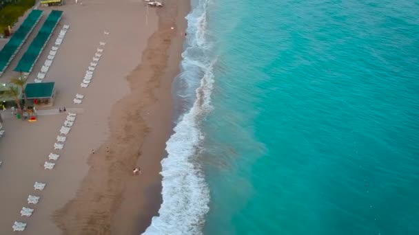 土耳其日落附近海滩鸟瞰图 — 图库视频影像