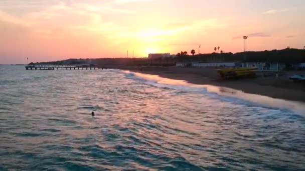 Flygfoto Över Stranden Nära Sida Vid Solnedgången Turkiet — Stockvideo