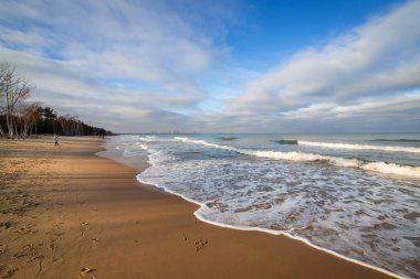 Fırtınalı havalarda, Polonya Baltık Denizi beach