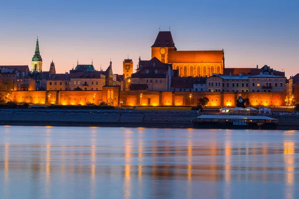 Città Vecchia Torun Notte Riflessa Nel Fiume Vistola Polonia — Foto Stock