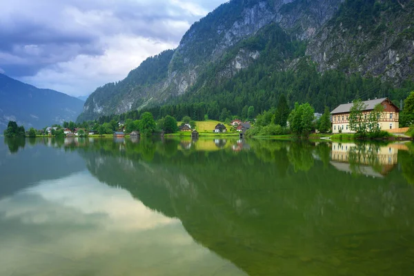 Landschap Grundlsee Lake Bergen Van Alpen Oostenrijk Rechtenvrije Stockafbeeldingen