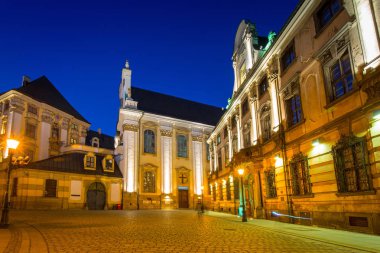Mimarlık tarihi kentin Wroclaw alacakaranlıkta, Polonya.