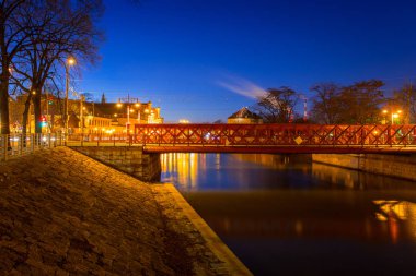 Mimarlık tarihi kentin Wroclaw alacakaranlıkta, Polonya.