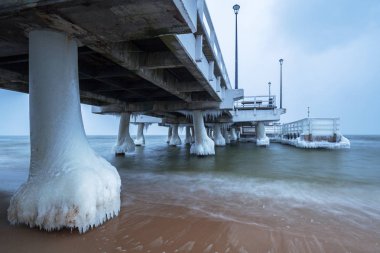 Gdansk, Polonya Baltık Denizi donmuş iskelede