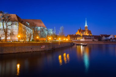 Wroclaw, Polonya - 28 Aralık 2016: Wroclaw old town adlı gece, Polonya mimarisi. Wroclaw Batı Polonya ve tarihsel Silezya başkenti en büyük kenti olduğunu.