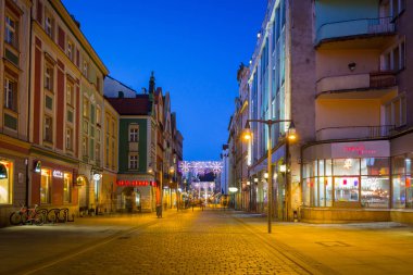 Wroclaw, Polonya - 28 Aralık 2016: Wroclaw old town adlı gece, Polonya mimarisi. Wroclaw Batı Polonya ve tarihsel Silezya başkenti en büyük kenti olduğunu.
