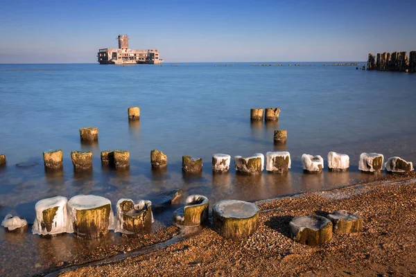 Κατεψυγμένα Ξύλινα Κυματοθραύστες Γραμμή Στη Βαλτική Θάλασσα Babie Doly Πολωνία — Φωτογραφία Αρχείου