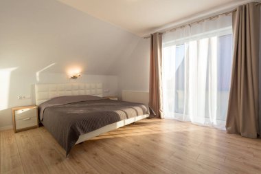 Yeni evde yatak odası