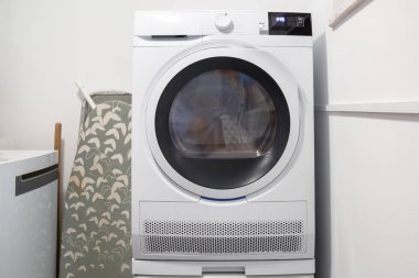 Çamaşır odası ile bir elektrikli kurutma