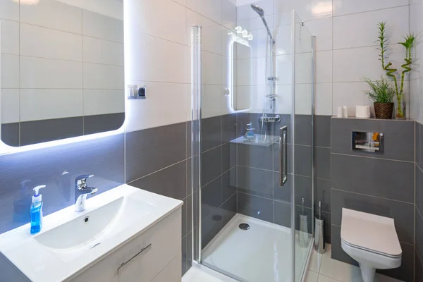 Nouvel Intérieur Salle Bain Avec Miroir Éclairé — Photo