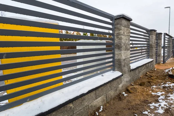 New Stone Fence House — Stock Photo, Image