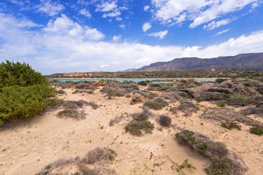 Pembe kum Girit, Yunanistan ile Elafonissi plaj