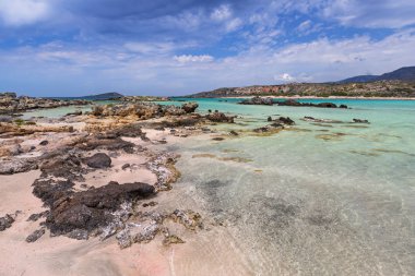 Pembe kum Girit, Yunanistan ile Elafonissi plaj