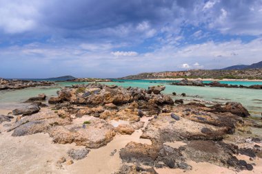 Pembe kum Girit, Yunanistan ile Elafonissi plaj