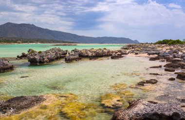 Pembe kum Girit, Yunanistan ile Elafonissi plaj