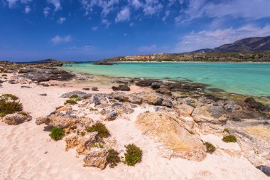 Pembe kum Girit, Yunanistan ile Elafonissi plaj