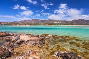 Pembe kum Girit, Yunanistan ile Elafonissi plaj