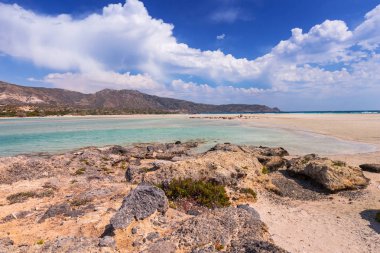 Pembe kum Girit, Yunanistan ile Elafonissi plaj