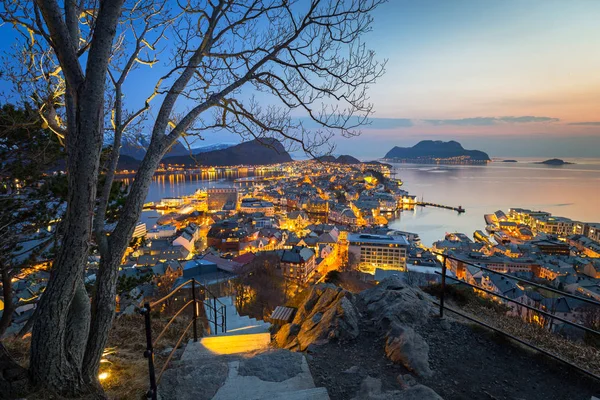 Hermosa Vista Ciudad Alesund Atardecer Noruega — Foto de Stock