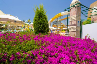 Side, Türkiye - 7 Haziran 2018: Güzel havuz alanı Tt Pegasos World resort Side, Türkiye yakın. Pegasos World Hotel 4 yıldızlı tesistir 9600 metrekare havuz alanları ile.