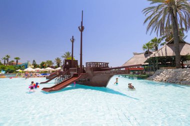 Side, Türkiye - 7 Haziran 2018: Güzel havuz alanı Tt Pegasos World resort Side, Türkiye yakın. Pegasos World Hotel 4 yıldızlı tesistir 9600 metrekare havuz alanları ile.