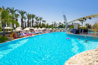 Side, Türkiye - 7 Haziran 2018: Güzel havuz alanı Tt Pegasos World resort Side, Türkiye yakın. Pegasos World Hotel 4 yıldızlı tesistir 9600 metrekare havuz alanları ile.