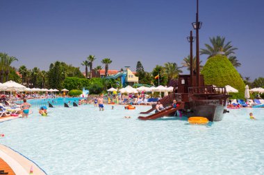 Side, Türkiye - 7 Haziran 2018: Güzel havuz alanı Tt Pegasos World resort Side, Türkiye yakın. Pegasos World Hotel 4 yıldızlı tesistir 9600 metrekare havuz alanları ile.