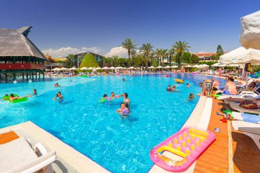 Side, Türkiye - 8 Haziran 2018: Güzel havuz alanı Tt Pegasos World resort Side, Türkiye yakın. Pegasos World Hotel 4 yıldızlı tesistir 9600 metrekare havuz alanları ile.