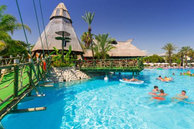 Side, Türkiye - 8 Haziran 2018: Güzel havuz alanı Tt Pegasos World resort Side, Türkiye yakın. Pegasos World Hotel 4 yıldızlı tesistir 9600 metrekare havuz alanları ile.