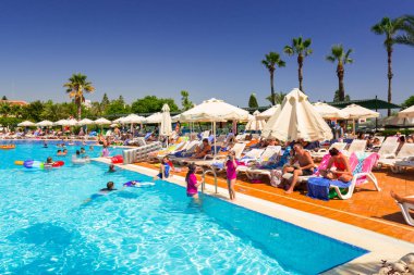 Side, Türkiye - 8 Haziran 2018: Güzel havuz alanı Tt Pegasos World resort Side, Türkiye yakın. Pegasos World Hotel 4 yıldızlı tesistir 9600 metrekare havuz alanları ile.