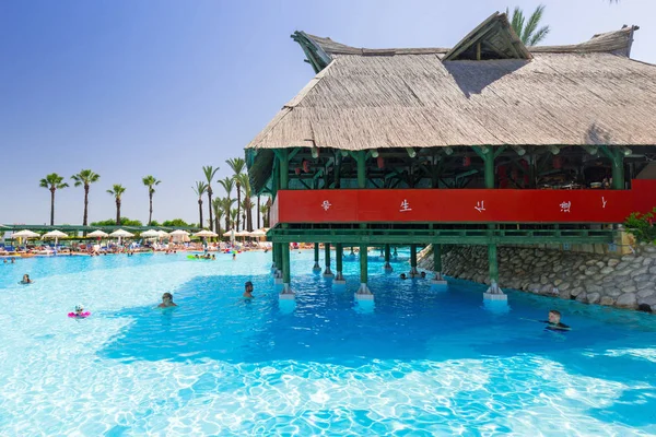 土耳其 2018年6月7日 美丽的水池区域 Pegasos 世界度假村附近 土耳其 Pegasos 世界大酒店是一家4星级度假村 拥有9600平方米的游泳池区 — 图库照片