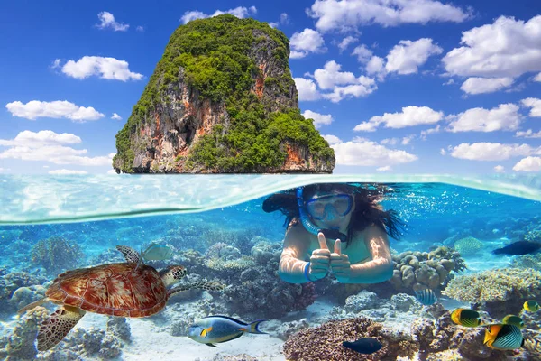 Jeune Femme Plongée Apnée Dans Les Eaux Tropicales — Photo